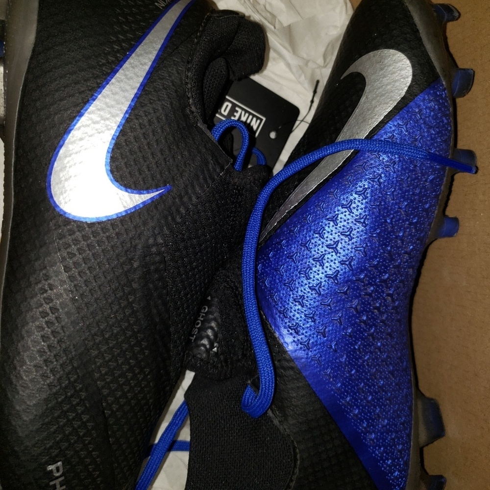 Phantom VSN Pro DF FG Cleats.
